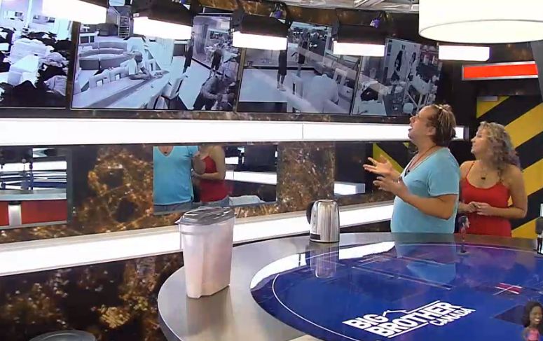 Secret HGs watch the HGs