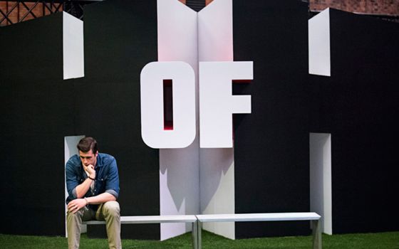 Jon in the shadow of HoH